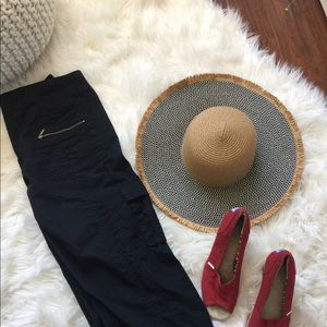 CAbi black style#250 Capri 👖 pants